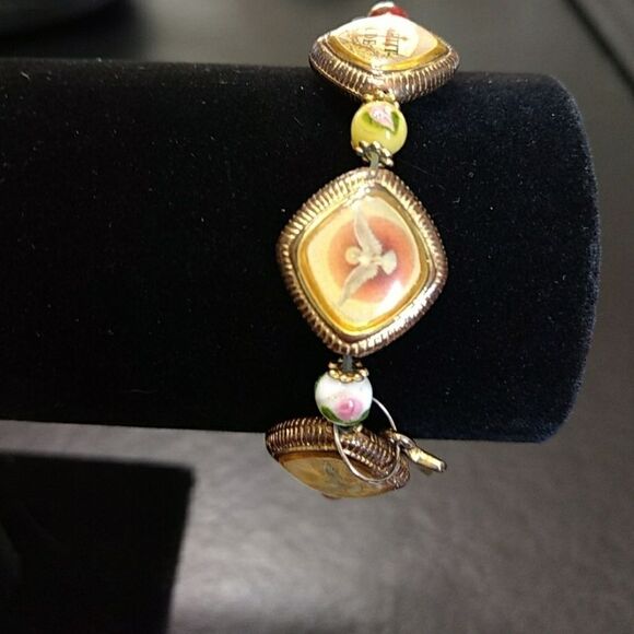 Gold tone inspirational bracelet - Picture 3 of 6
